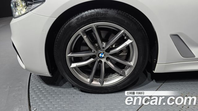 BMW 5-Series 2018 — photo 5