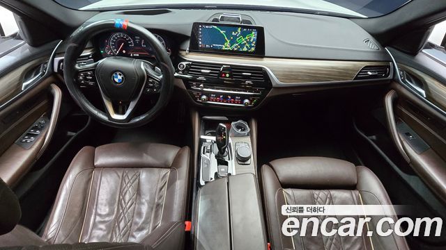 BMW 5-Series 2018 — photo 10