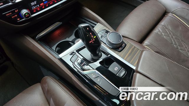 BMW 5-Series 2018 — photo 12
