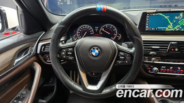 BMW 5-Series 2018 — photo 19