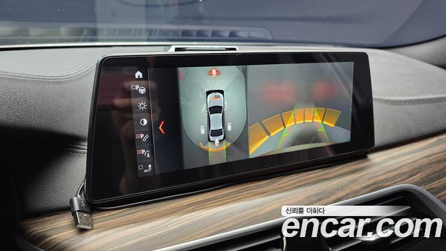 BMW 5-Series 2018 — photo 21