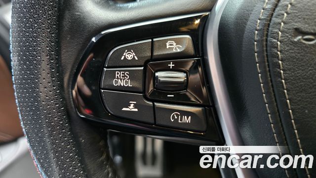 BMW 5-Series 2018 — photo 22