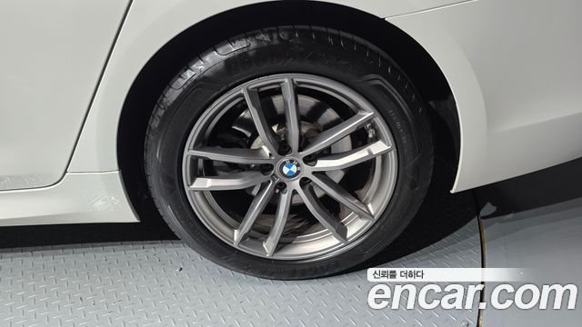 BMW 5-Series 2018 — photo 7