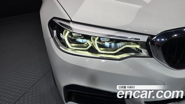 BMW 5-Series 2018 — photo 8