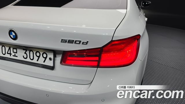 BMW 5-Series 2018 — photo 9