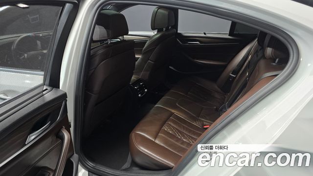 BMW 5-Series 2018 — photo 16