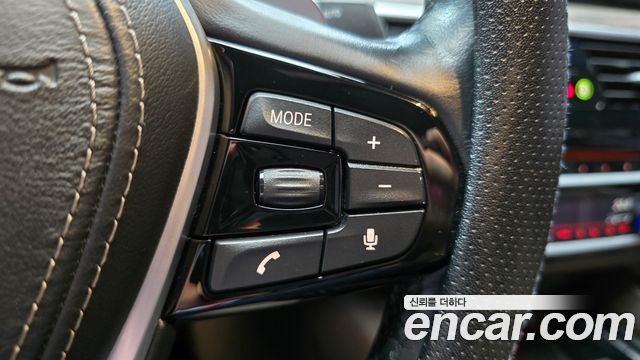 BMW 5-Series 2018 — photo 29