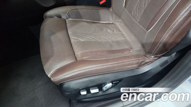 BMW 5-Series 2018 — photo 30