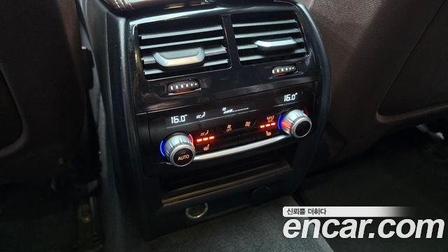 BMW 5-Series 2018 — photo 32