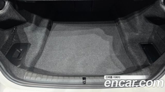 BMW 5-Series 2018 — photo 33