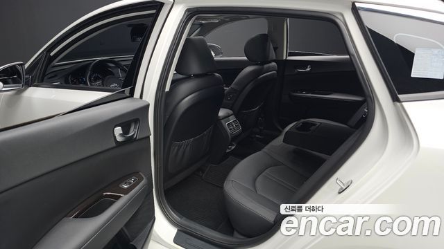 Kia K5 2018 — photo 12
