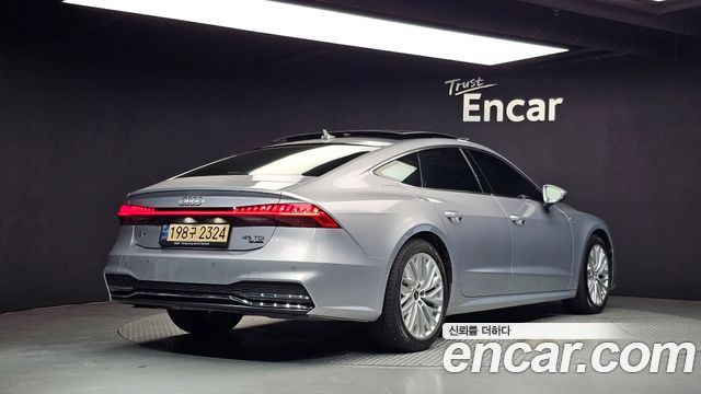 Audi A7 2021 — photo 2