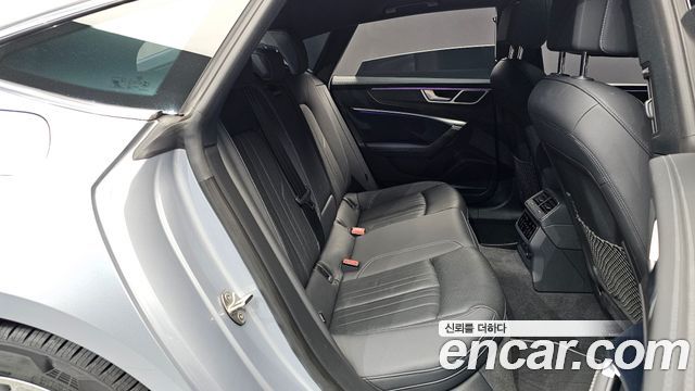 Audi A7 2021 — photo 11