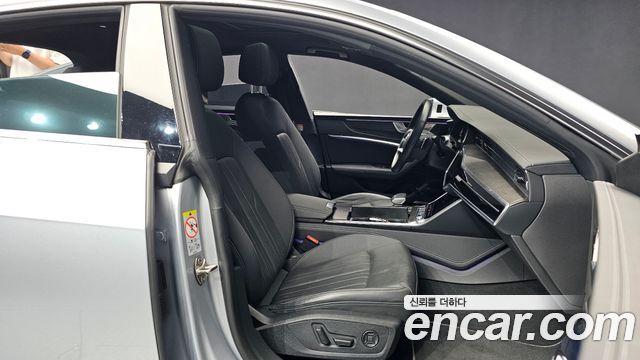 Audi A7 2021 — photo 12