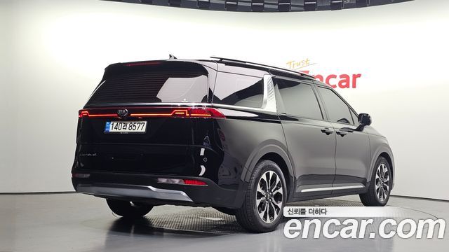 Kia Canival 2021 — photo 2