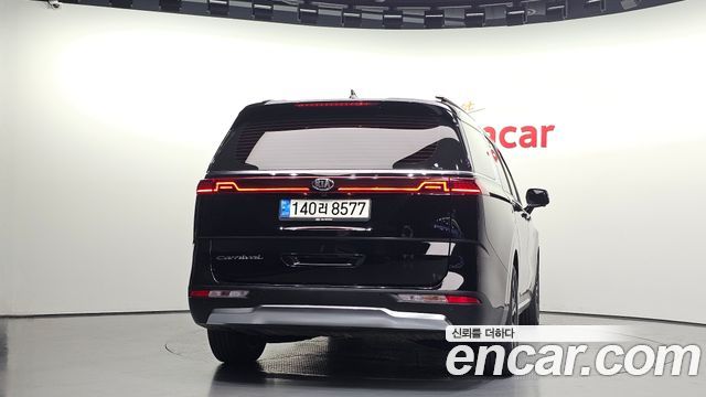 Kia Canival 2021 — photo 4