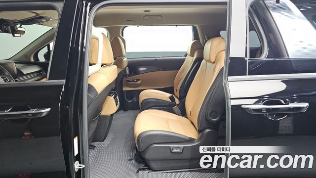 Kia Canival 2021 — photo 11