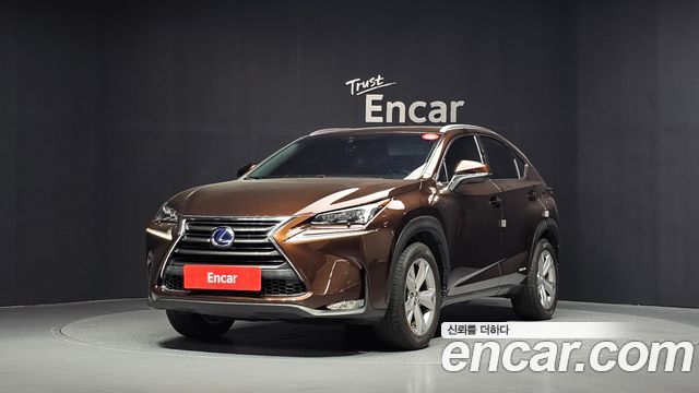 Lexus NX 2016 — photo 1