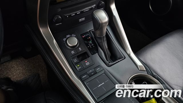 Lexus NX 2016 — photo 9