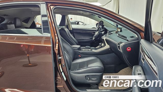 Lexus NX 2016 — photo 11