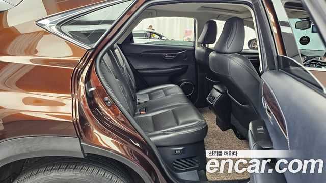 Lexus NX 2016 — photo 12