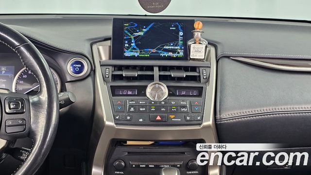 Lexus NX 2016 — photo 14