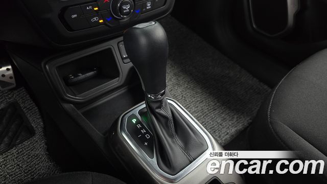 Jeep Renegade 2022 — photo 12