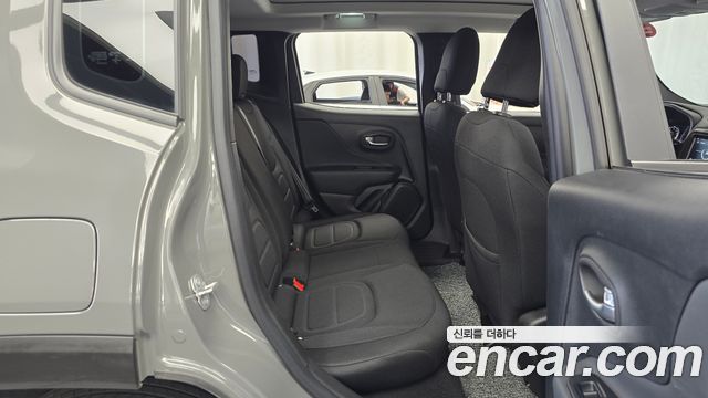 Jeep Renegade 2022 — photo 17