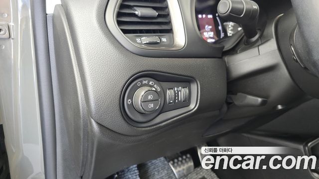 Jeep Renegade 2022 — photo 22