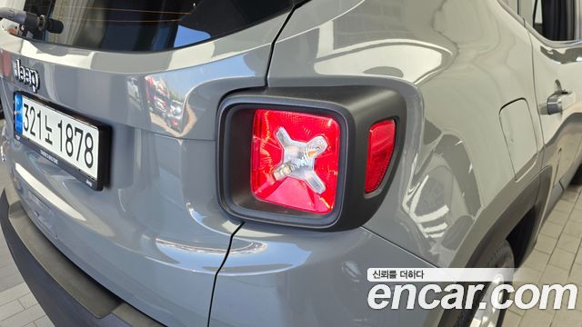 Jeep Renegade 2022 — photo 9