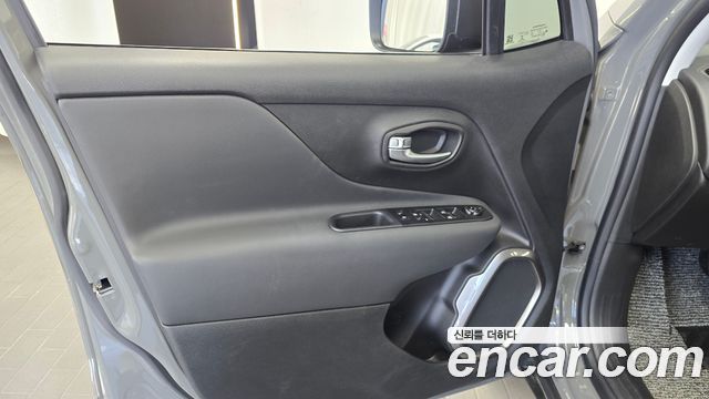 Jeep Renegade 2022 — photo 14