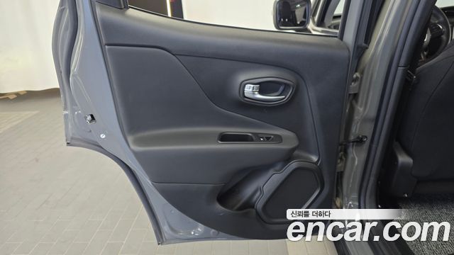 Jeep Renegade 2022 — photo 15