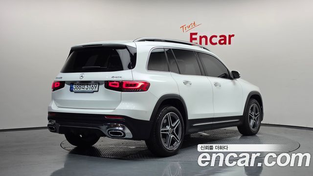 Mercedes-Benz GLB-Class 2023 — photo 2