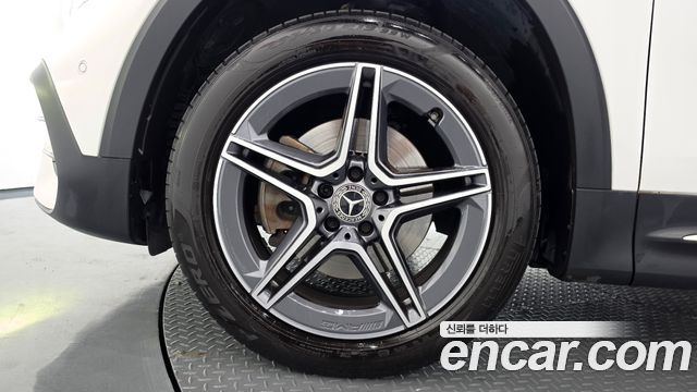 Mercedes-Benz GLB-Class 2023 — photo 5