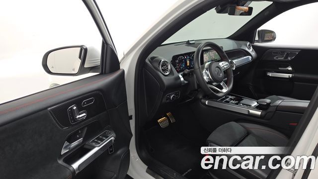 Mercedes-Benz GLB-Class 2023 — photo 13