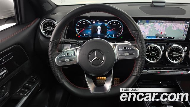 Mercedes-Benz GLB-Class 2023 — photo 18