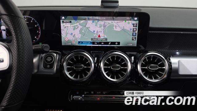 Mercedes-Benz GLB-Class 2023 — photo 19