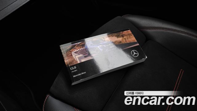 Mercedes-Benz GLB-Class 2023 — photo 22