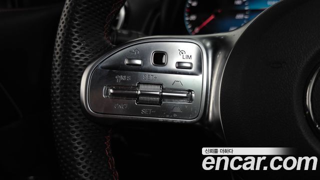 Mercedes-Benz GLB-Class 2023 — photo 23