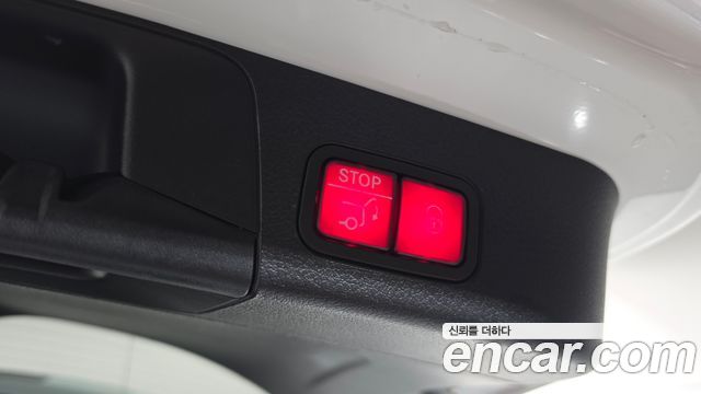 Mercedes-Benz GLB-Class 2023 — photo 25