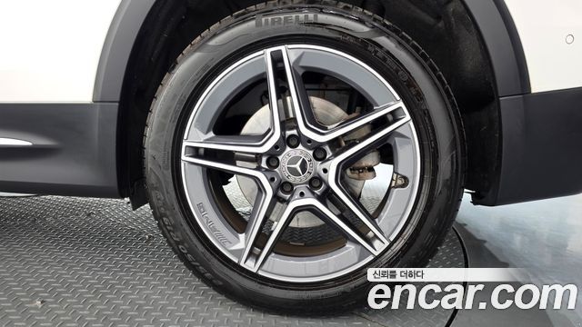 Mercedes-Benz GLB-Class 2023 — photo 7