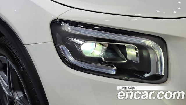 Mercedes-Benz GLB-Class 2023 — photo 8