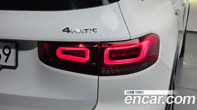 Mercedes-Benz GLB-Class 2023 — photo 9