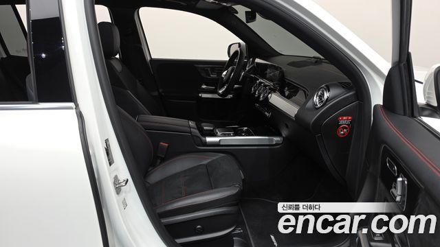 Mercedes-Benz GLB-Class 2023 — photo 16