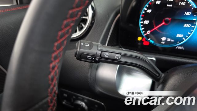 Mercedes-Benz GLB-Class 2023 — photo 29
