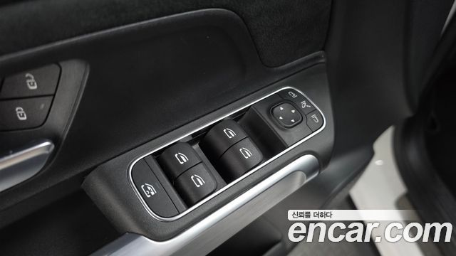 Mercedes-Benz GLB-Class 2023 — photo 30