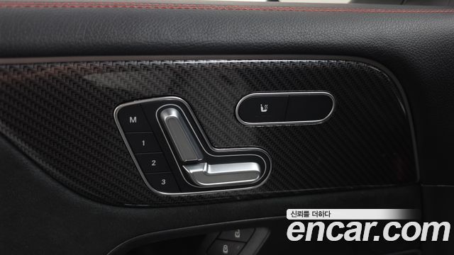 Mercedes-Benz GLB-Class 2023 — photo 33