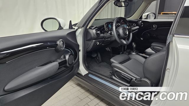 Mini Cooper 2023 — photo 13