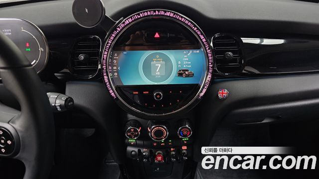 Mini Cooper 2023 — photo 18