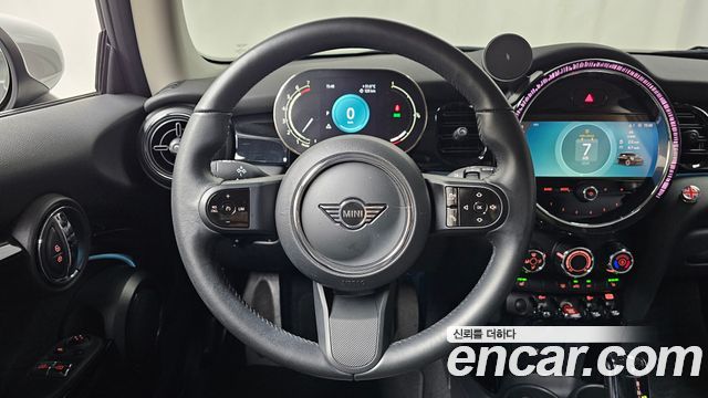 Mini Cooper 2023 — photo 19